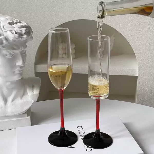 Red Palace Noir Wine Glass
